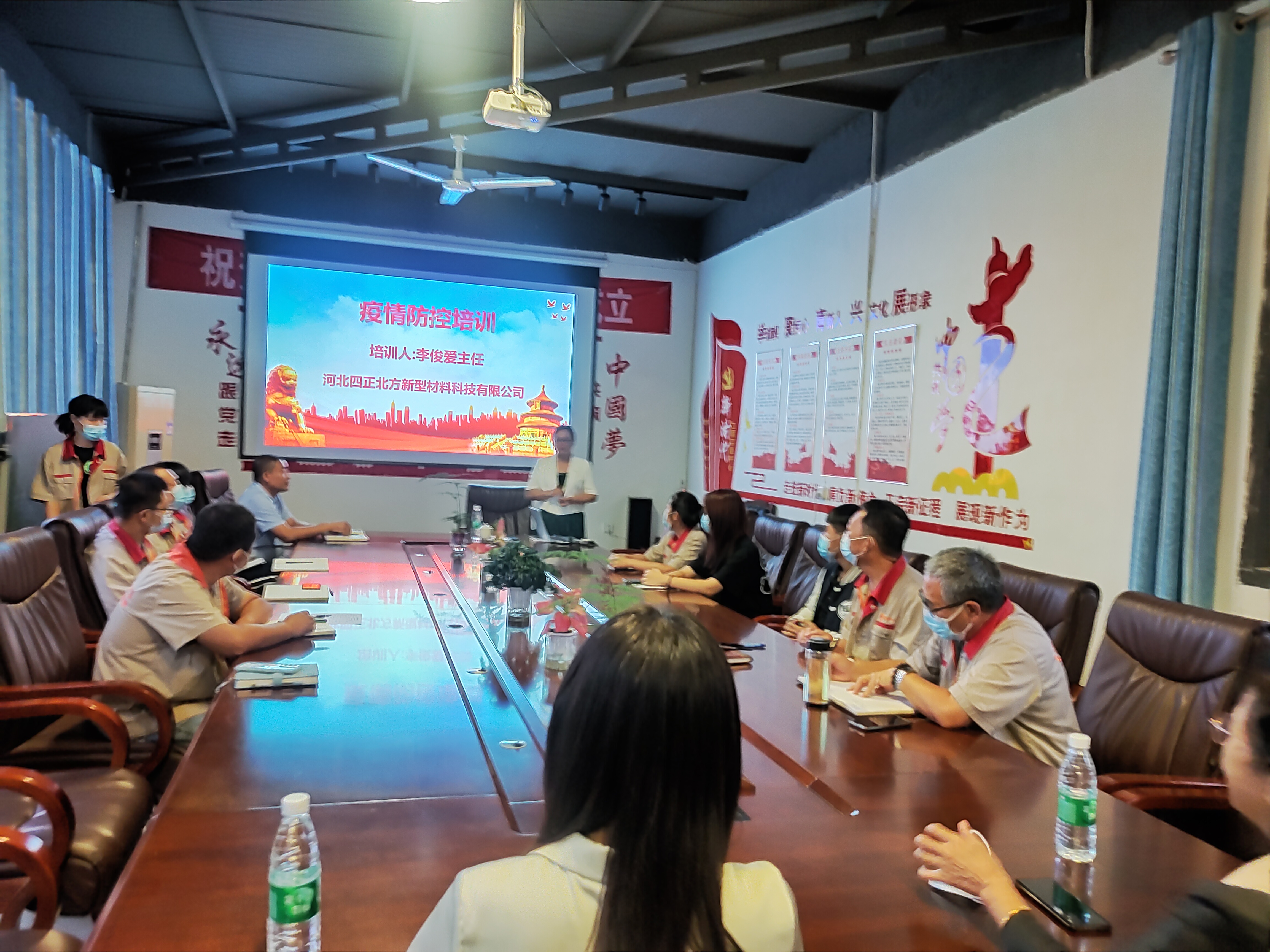 公司組織員工進(jìn)行疫情防控培訓(xùn)